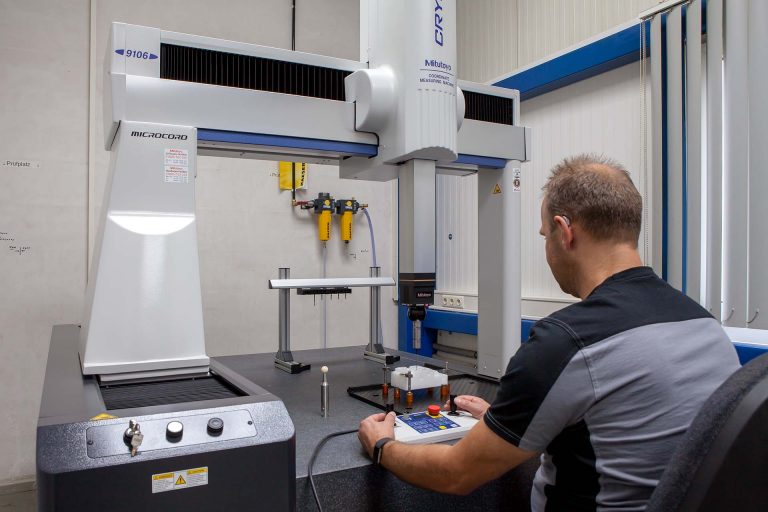 Neue Koordinatenmessmaschine in der Mess- und Prüfabteilung